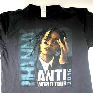 Anti World Tour T shirt Rihanna t shirt women’s Large